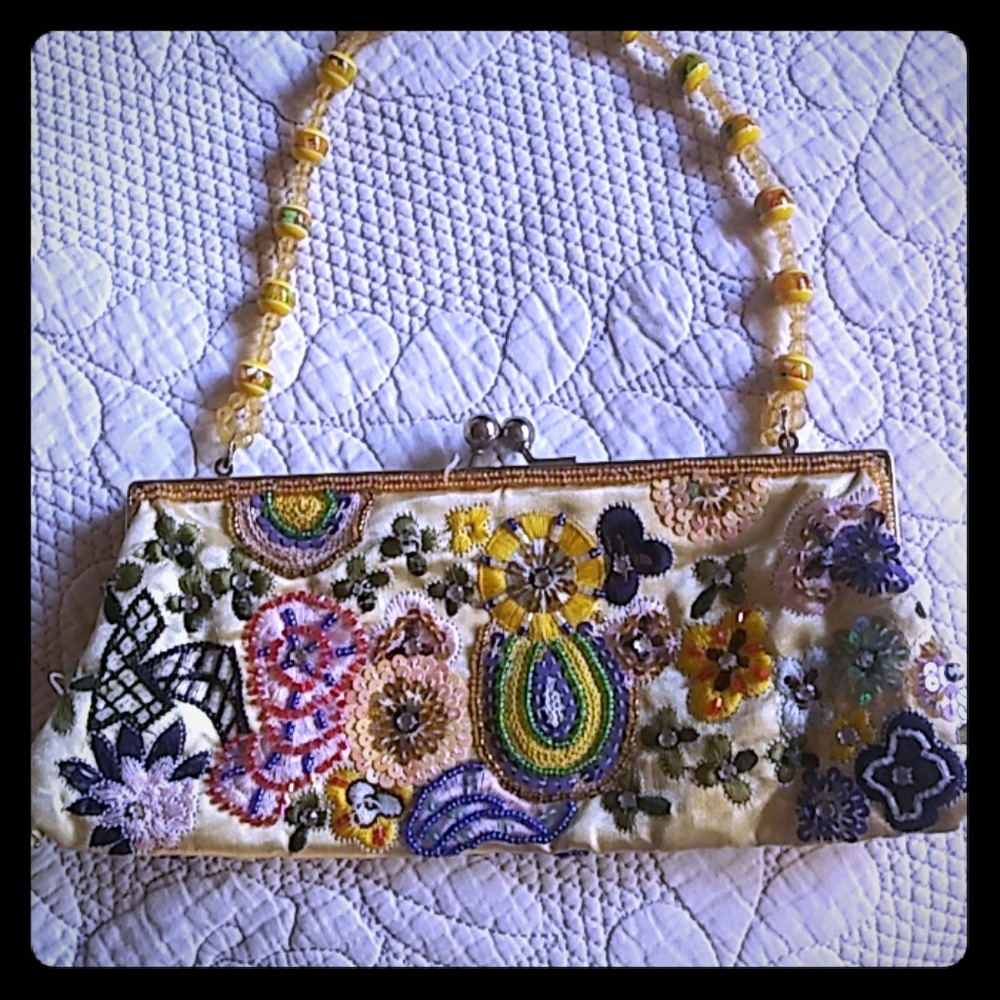 Women's sequins in beaded clutch purse